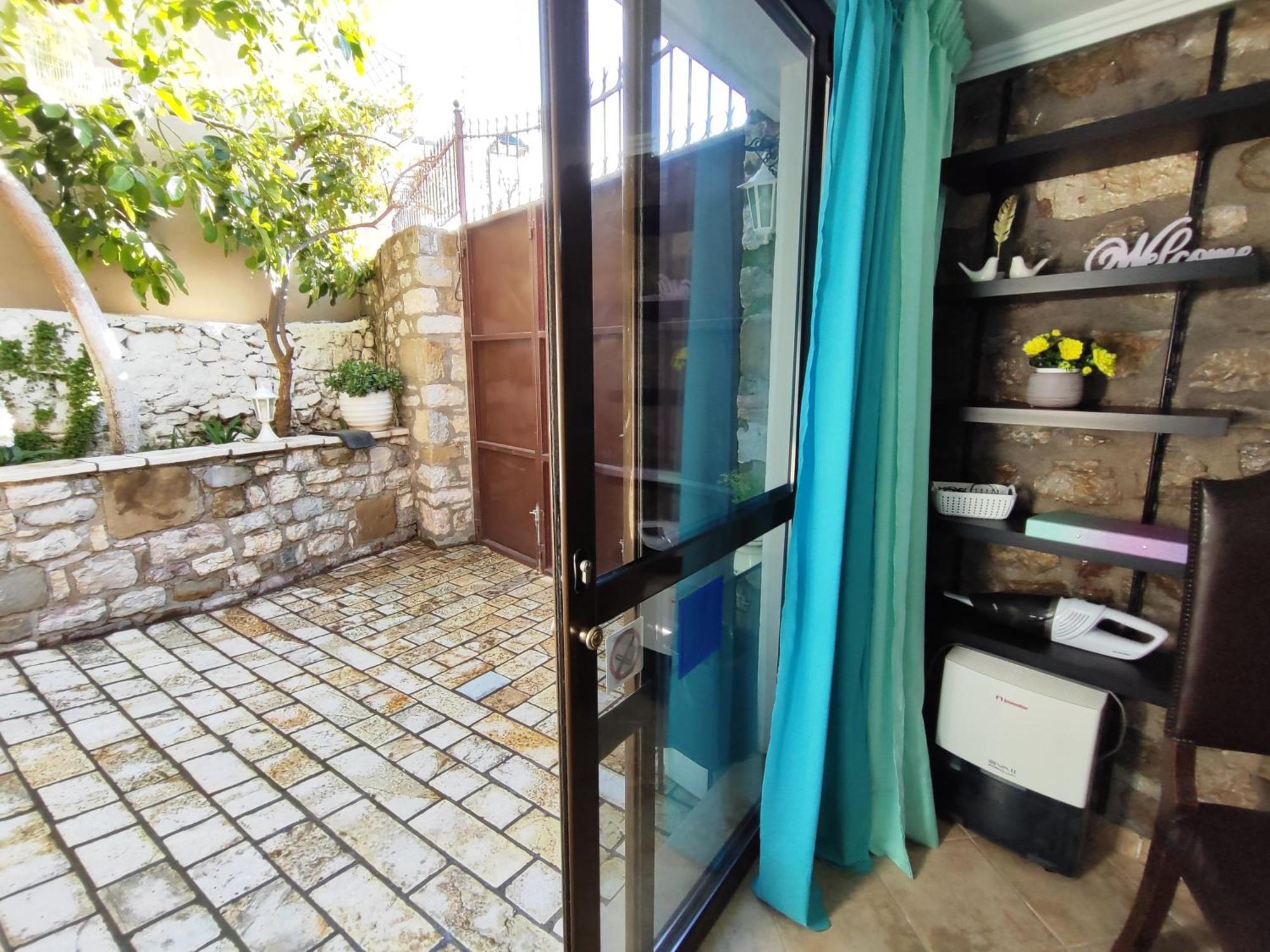 Naupactus unique harbor apartment in a stone house! Nafpaktos Extérieur photo